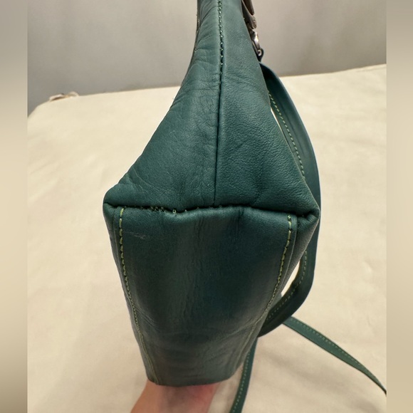 *SOLD ON ANOTHER PLATFORM* Leaders in Leather Crossbody w/ Convertible Straps - Picture 7 of 10